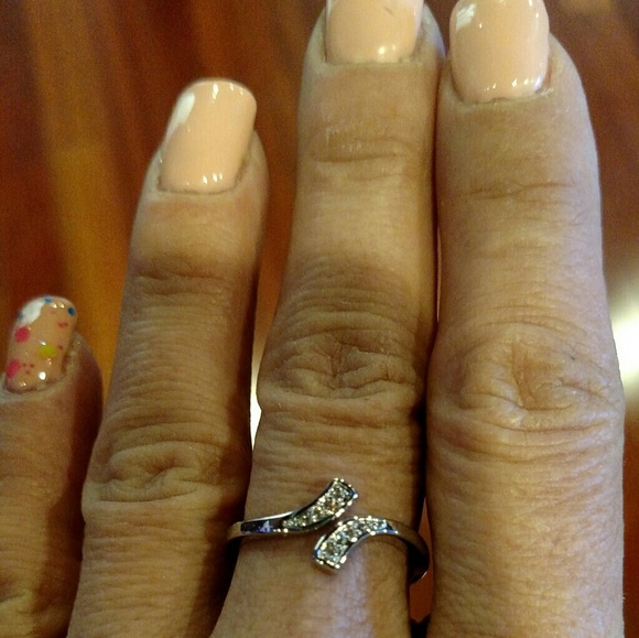 ❤️ Pretty Ring❤️ - Picture 2 of 2